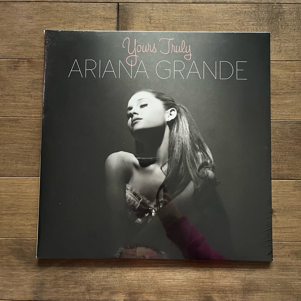 Yours truly -Ariana Grande vinyl (unopened)